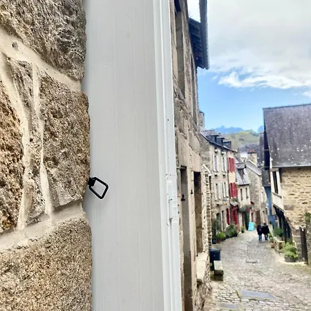 Les Volets Blancs Dinan
